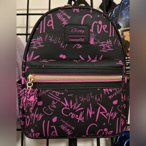 Lounge Fly- Villians